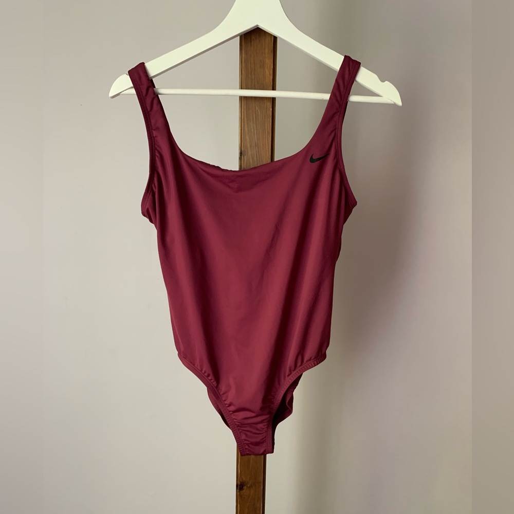 NIKE | Nessa223 One Piece Bathing Suit